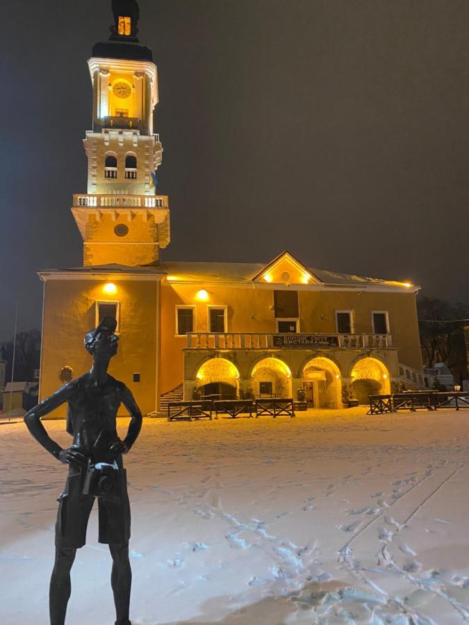 Чудові Апартаменти «D.I.M.» В Старому Місті Kamianets-Podilskyi Luaran gambar